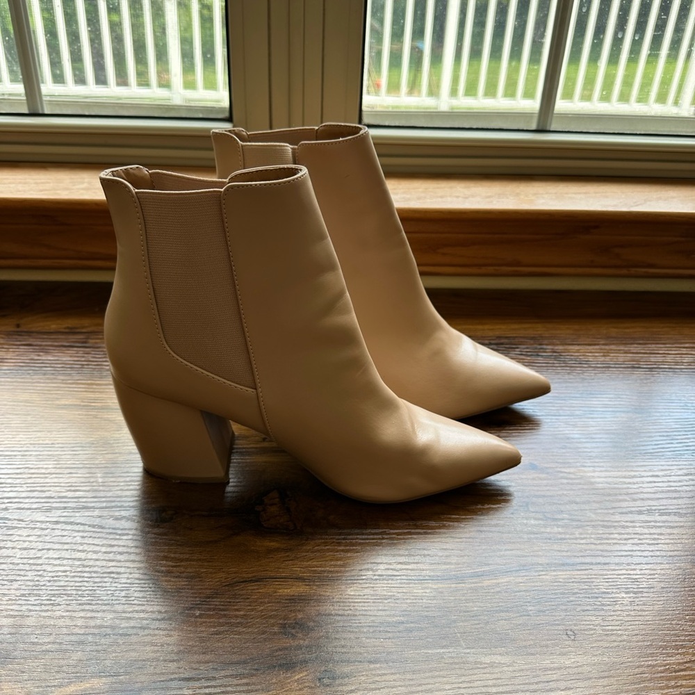 Qupid Beige Ankle Booties